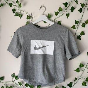 nike cropped t-shirt